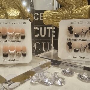 Dazzling Nude & Black Press-On Nails - Manual Manicure Set